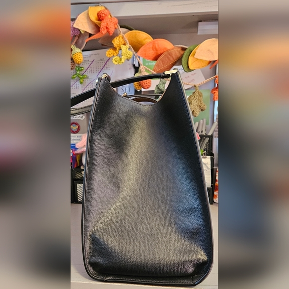 Kate Spade Black Shoulder Bag with Gold Clasp - Picture 4 of 8